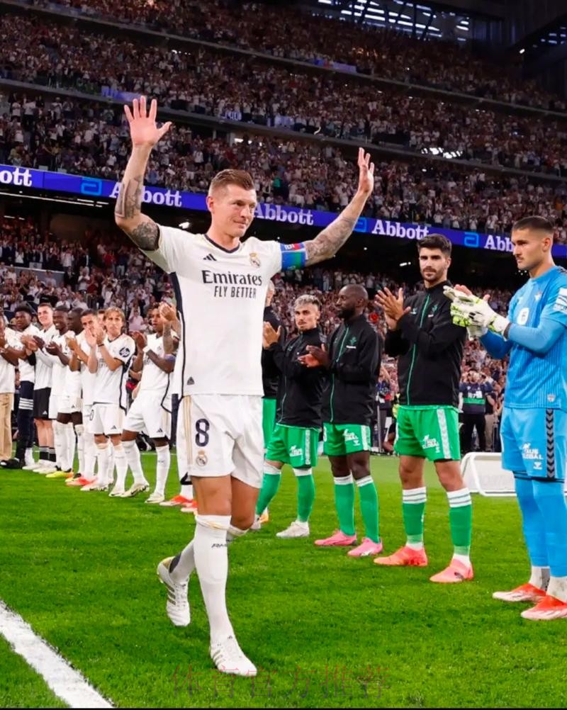 皇马想签范德贝克 而尤文正在说服克罗斯转会 皇马想签范德贝克 而尤文正在说服克罗斯转会